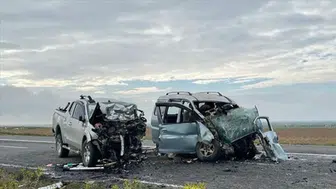 Karaman'da otomobil ile Pick-up çarpıştı : Zincirleme kazada 6 yaralı