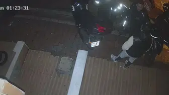 Esenyurt’ta motokurye dehşeti : Ekmek almaya giden 14 yaşındaki çocuğu hırsız sanıp darp ettiler!