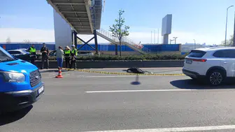 Ankara'da iş kazası : Üst geçitten düşen adamı otomobil ezdi