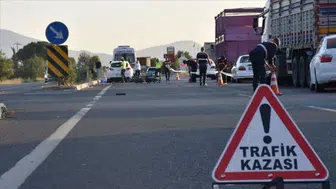 Tekirdağ'da kamyonetle otomobil çarpıştı : Yaralılar var