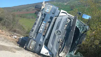 Bursa İnegöl'de beton mikseri şarampole yuvarlandı : 1 yaralı