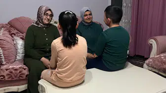 8 yaşındaki çocukları sınıfa giren veliler darp etti