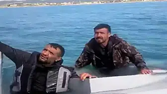 Adana'da tekne battı , mahsur kalan 3 kişinin imdadına balıkçılar yetişti