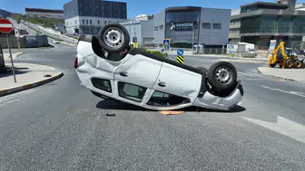 Esenyurt'ta otomobil takla attı : Sürücü yara almadan kurtuldu