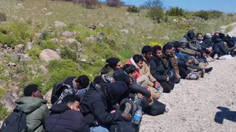 Çeşme'de göçmen kaçakçılığı operasyonu: 36 kişi yakalandı, 2 organizatör tutuklandı