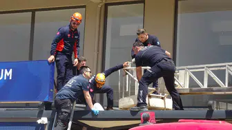 Antalya Kepez'de 4. kattan tente üzerine düşen genç adam için seferber oldular