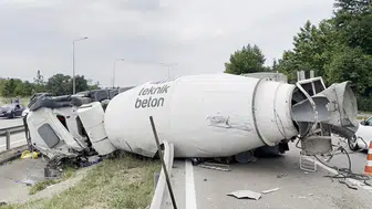Ankara Çubuk'ta 3 beton mikseri çarpıştı : 1 yaralı