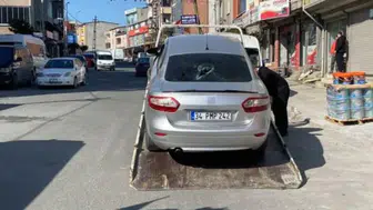 Avcılar'da çocuk sürücü dehşet saçtı : Bir çocuğa ve park halindeki araçlara çarptı