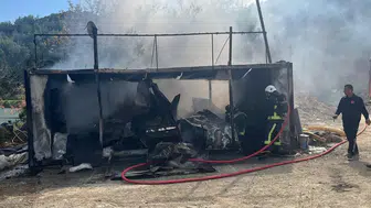 Alanya'da işçilerin kaldığı konteyner yandı
