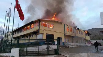 Kastamonu Tosya'daki tekstil fabrikası alevlere teslim oldu