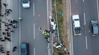 Mersin'de direğe çarpan otomobil ikiye bölündü : 4 yaralı