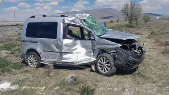 Konya'da tır ile çarpışan hafif ticari aracın sürücüsü hayatını kaybetti