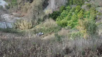 Kütahya'da el freni çekilmeyen otomobil uçuruma yuvarlandı