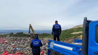 Mersin'de sağlıksız şartlarda taşınan çiğ köfte ve lavaşa el konuldu
