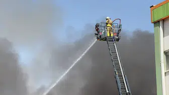 Ümraniye'de iş yerinde yangın