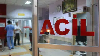 Erzincan'da minibüs dereye uçtu : 2'si çocuk 6 kişi yaralandı