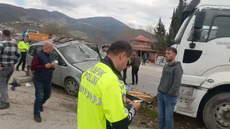 Osmaniye'de tır ile araç çarpıştı : Sürücü yaralandı