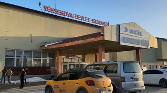 Hakkari'de 12 öğrenci zehirlenme şüphesiyle hastanelik oldu