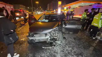 Avcılar'da otomobiller çarpıştı : 4 yaralı