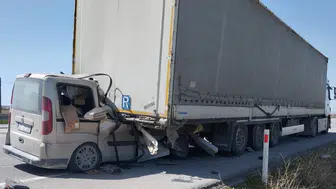 Karaman’da hafif ticari araç tıra arkadan çarptı : 1 ağır yaralı