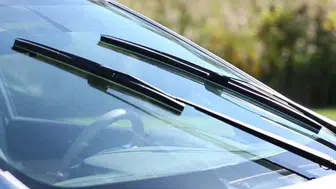 Gıcırdayan araç sileceklerini düzeltmenin yolu