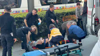 Eskişehir'de kaldırımda geri manevra yapan araç yayayı ezdi