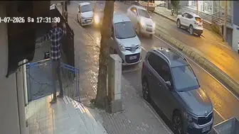 Gebze'de zincirleme kaza : Otomobil 4 araca çarptıktan sonra markete daldı