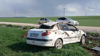 Çorum Alaca'da otomobil tarlaya uçtu : Yaralı sürücü kendi imkanlarıyla hastaneye gitti