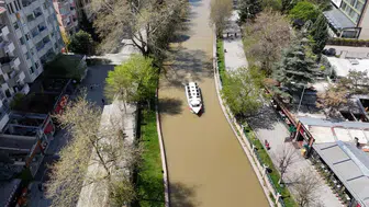 Eskişehir'de yağışların ardından Porsuk Çayı kahverengiye döndü