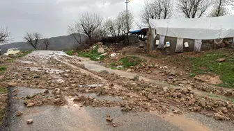 Şırnak'ta sel felaketi : Köy yolu kapandı , öğretmenler mahsur kaldı
