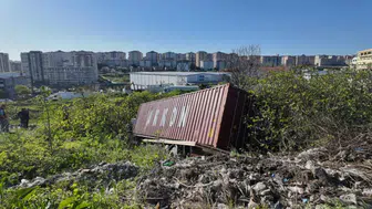 Beylikdüzü'nde tır şoförü, arızalı aracını uçuruma sürükleyerek faciayı önledi