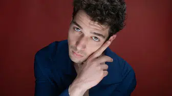 Bahar dizisinin Aziz Uras'ı Demirhan Demircioğlu’ndan yeni film : Dokunmadan Aşk