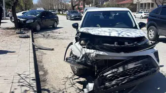 Erzincan'da iki araç çarpıştı : 3'ü çocuk 6 yaralı