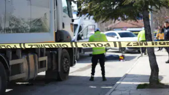 Erzincan’da feci kaza : Çöp kamyonunun çarptığı yaşlı kadın hayatını kaybetti