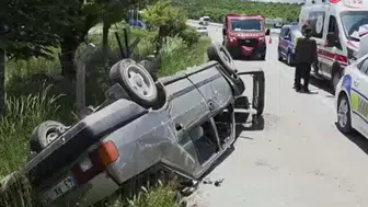 Kütahya'da otomobil işletme duvarına çarpıp takla attı : 4 yaralı