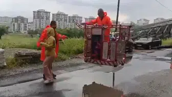 Kahramanmaraş'ta ev yangını : Binada mahsur kalan 3 kişi tahliye edildi