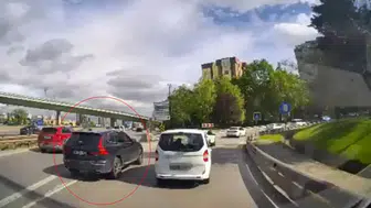 Ataşehir'de taralı alan ihlali ve trafik tartışması kamerada