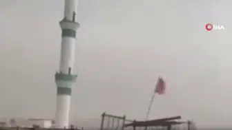 Şanlıurfa'da fırtınada bir caminin minaresi yıkıldı