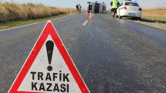 Niğde'de feci kaza : Hafif ticari araç ile otomobil çarpıştı, 7 kişi yaralandı