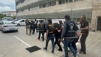 Antalya'da kürk ve para çalan 5 şüpheli İstanbul'da yakalandı