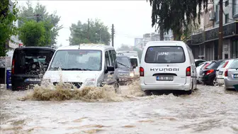 Bolu’da sağanak ve dolu yağışı hayatı durdurdu : Alt geçit ve yollar göle döndü