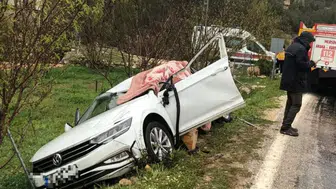 Mersin'de otomobil ve tır çarpıştı : 1 kişi öldü, 2 kişi yaralandı