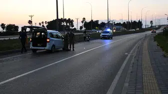 Hatay'da motosiklet devrildi : 2 kişi hayatını kaybetti