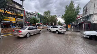 Erzincan'da sağanak : Vatandaşlar zor anlar yaşadı