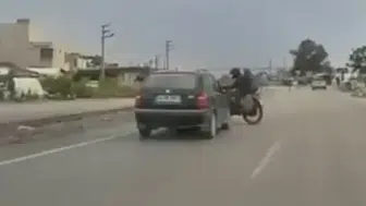 Hatay'da otomobilin motosiklete çarptığı kaza kameraya yansıdı : 1 ölü, 1 yaralı