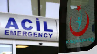 Mersin'de otomobil refüje çarptı : 3 kişi yaralandı