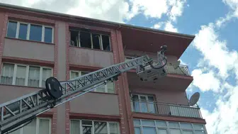 Eskişehir'deki apartman yangınında acı haber : Sürünerek kaçmaya çalışan kadın hayatını kaybetti