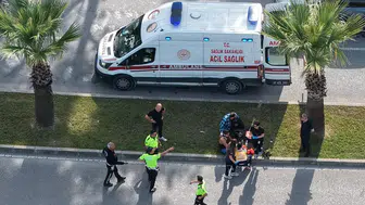 Antalya'da iki motosiklet çarpıştı : Sürücüler yaralandı