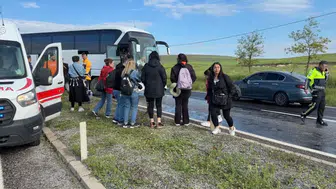 Aksaray'da tur otobüsü kaza yaptı : 16 kişi yaralandı