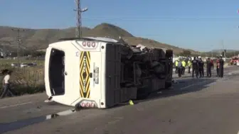 Mersin Silifke'de öğrenci servisi devrildi : 17 yaralı